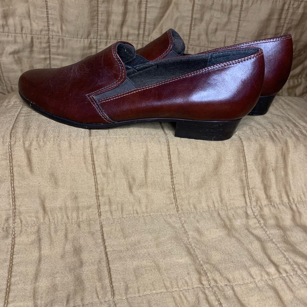 Munro American Womens Purple Leather Heels Size 5.50.